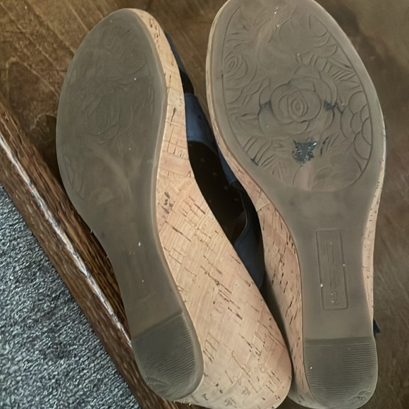 Rockport navy wedge sandal size 8 - Picture 6 of 6